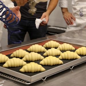 PEPPE LEOTTA ALTA FORMAZIONE CORSI CONPAIT-SICILIA SCUOLA CORSO La colomba pasquale e la prima colazione d'eccellenza con sua Maestà il lievito Madre del Maestro Fabrizio Donatone