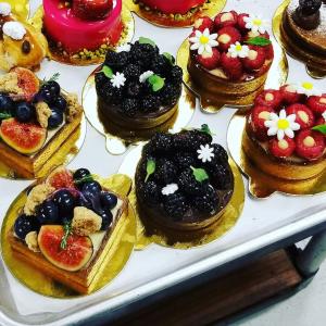 PEPPE LEOTTA ALTA FORMAZIONE CORSI CONPAIT-SICILIA SCUOLA PASTICCERIA CORSO INGREDIENTI IN PASTICCERIA: DALLA RICETTA AL PRODOTTO FINALE CON IL MAESTRO ARMANDO PALMIERI