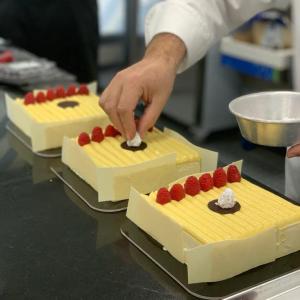 PEPPE LEOTTA ALTA FORMAZIONE CORSI CONPAIT-SICILIA SCUOLA PASTICCERIA CORSO LA VETRINA DELLE TORTE E MONO ESTIVE DEL MAESTRO ANTONIO CHIERA