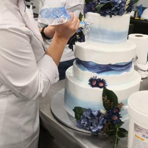 PEPPE LEOTTA ALTA FORMAZIONE CORSI CONPAIT-SICILIA SCUOLA CORSO MONTAGGIO, SPATOLATURA E DECORAZIONE SULLE TORTE DA RICORRENZA