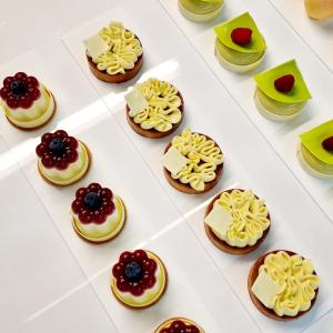 PEPPE LEOTTA ALTA FORMAZIONE CORSI CONPAIT-SICILIA SCUOLA PASTICCERIA LA VETRINA DELLE MONOPORZIONI DEL MAESTRO GIUSEPPE RUSSI