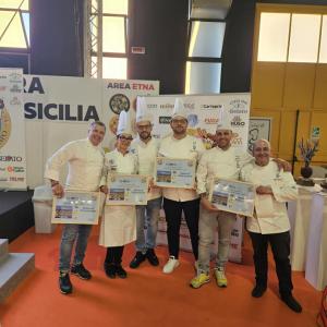 PEPPE LEOTTA ALTA FORMAZIONE CORSI CONPAIT-SICILIA SCUOLA RHS 2024 CONCORSO MONOPORZIONE SCRIGNO DI SAPORI E L’ARANCINO, TRADIZIONE E INNOVAZIONE
